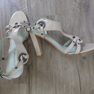 Matisse high heel woman's size 8 SUPER CUTE heel